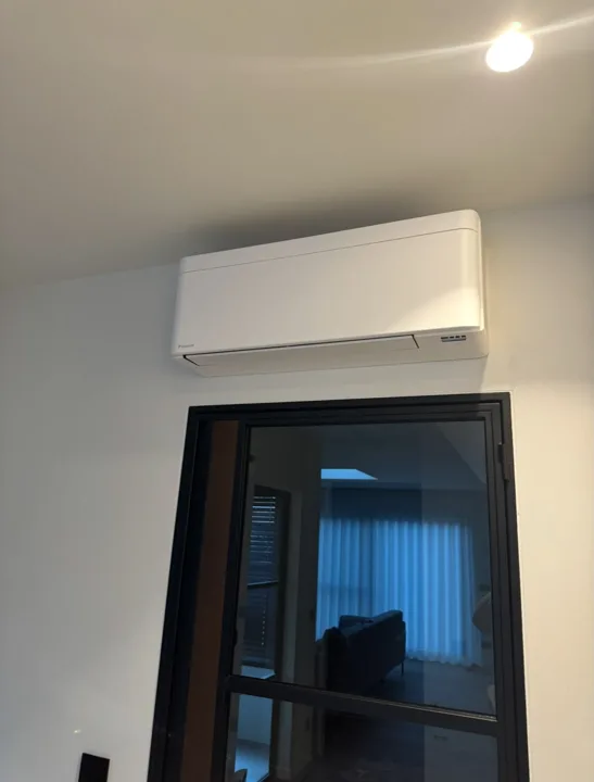 Binnenunit boven de deur