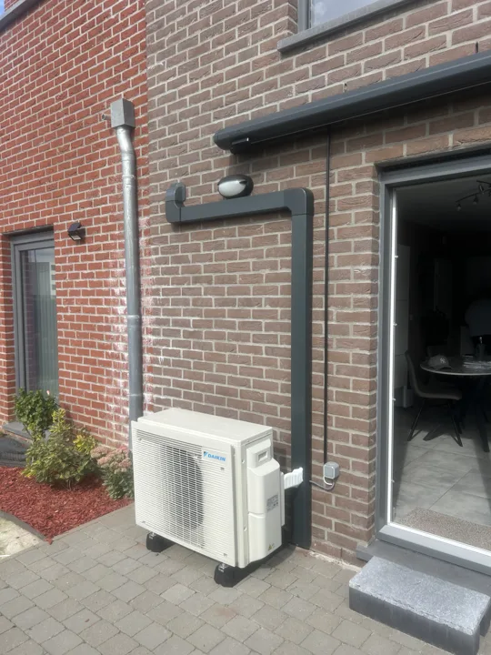Buitenunit bij de achterdeur